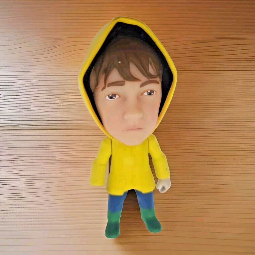 George Denbrough 3" Figure  IT Stephen King Horror  Movie 1986 Film Yellow Coat